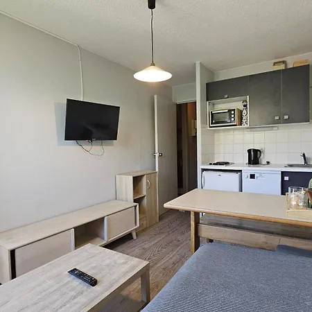 - Inout - 3 Beds Flat J-b6 *